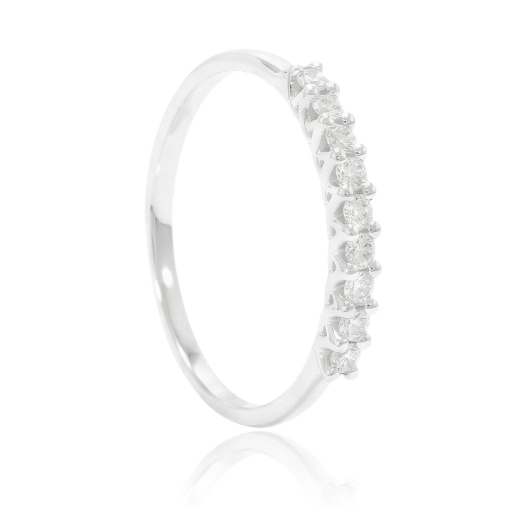anillo en oro blanco de 18 quilates con un carril de nueve diamantes