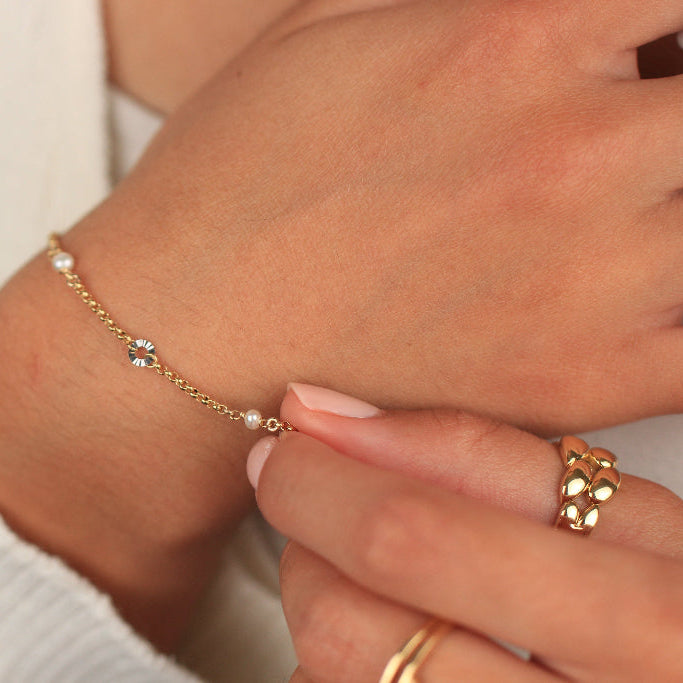 Pulsera realizada en oro blanco de 18k con perlas cultivadas