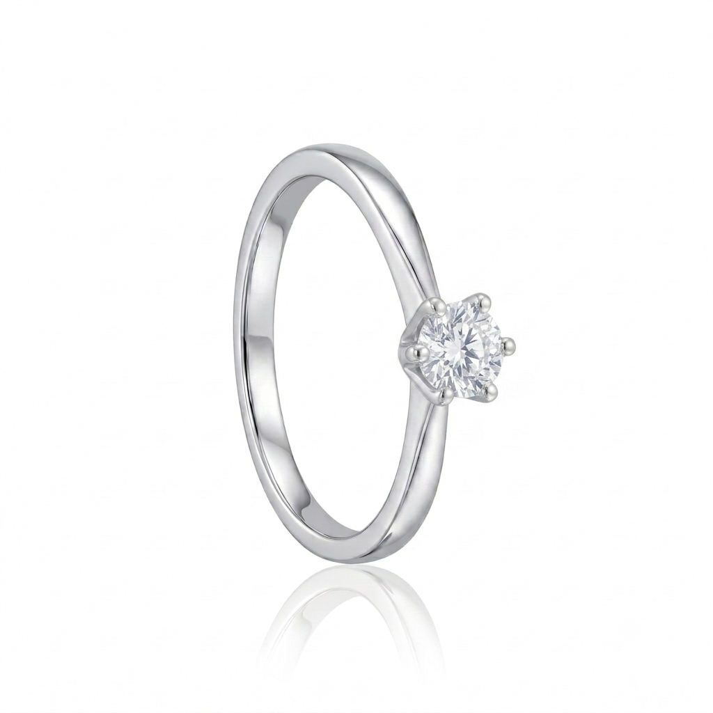 Sortija realizada en oro blanco de 18 quilates con un diamante talla brillante de 0,200 cts engastado en seis garras.
