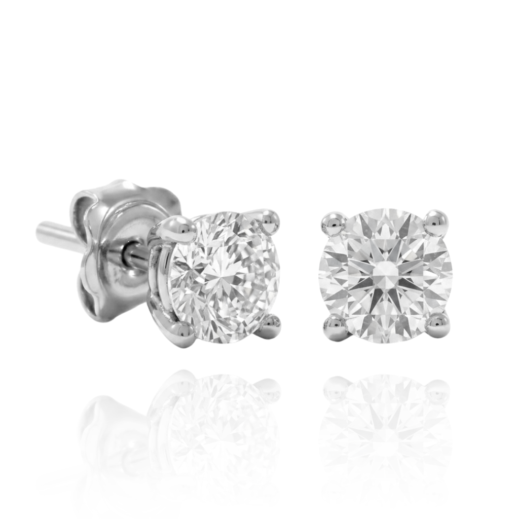 Pendientes solitarios realizados en platino 950 con diamantes naturales talla brillante. El peso total de los diamantes es 1,60cts.