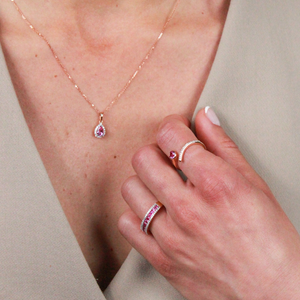 anillo oro rosa 18kt con diamantes y zafiro rosa pamplona