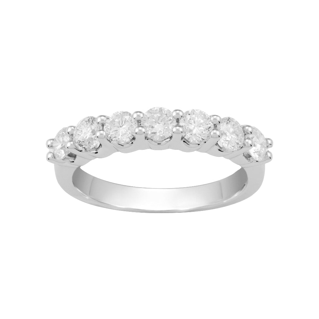 Sortija cinquillo en oro blanco de 18 quilates con 7 diamantes engarzados en garras. Joyería Pamplona.