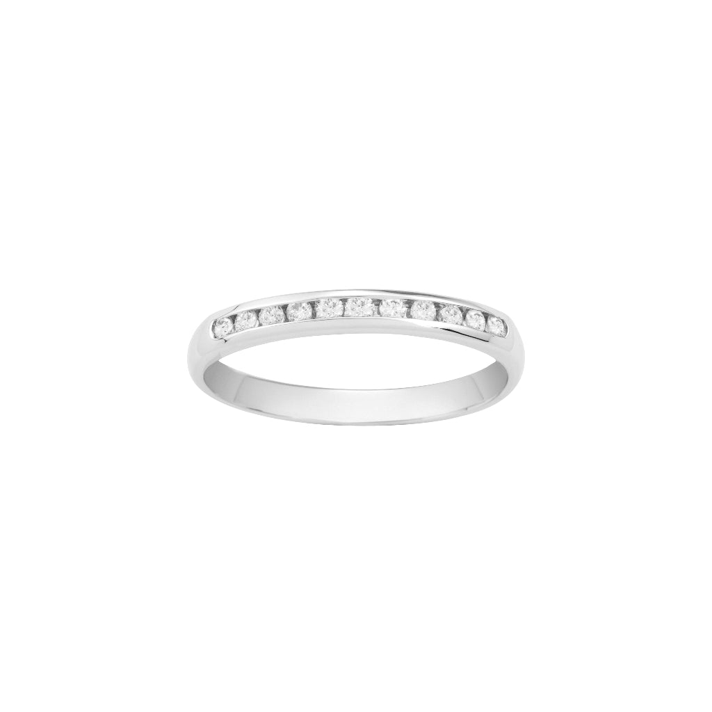 Sortija en oro blanco de 18 quilates con un carril de 11 diamantes. Joyería Pamplona.