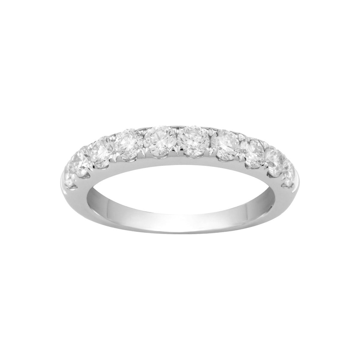Sortija media alianza en oro blanco de 18 quilates con 9 diamantes engarzados en garras. Joyería Pamplona.