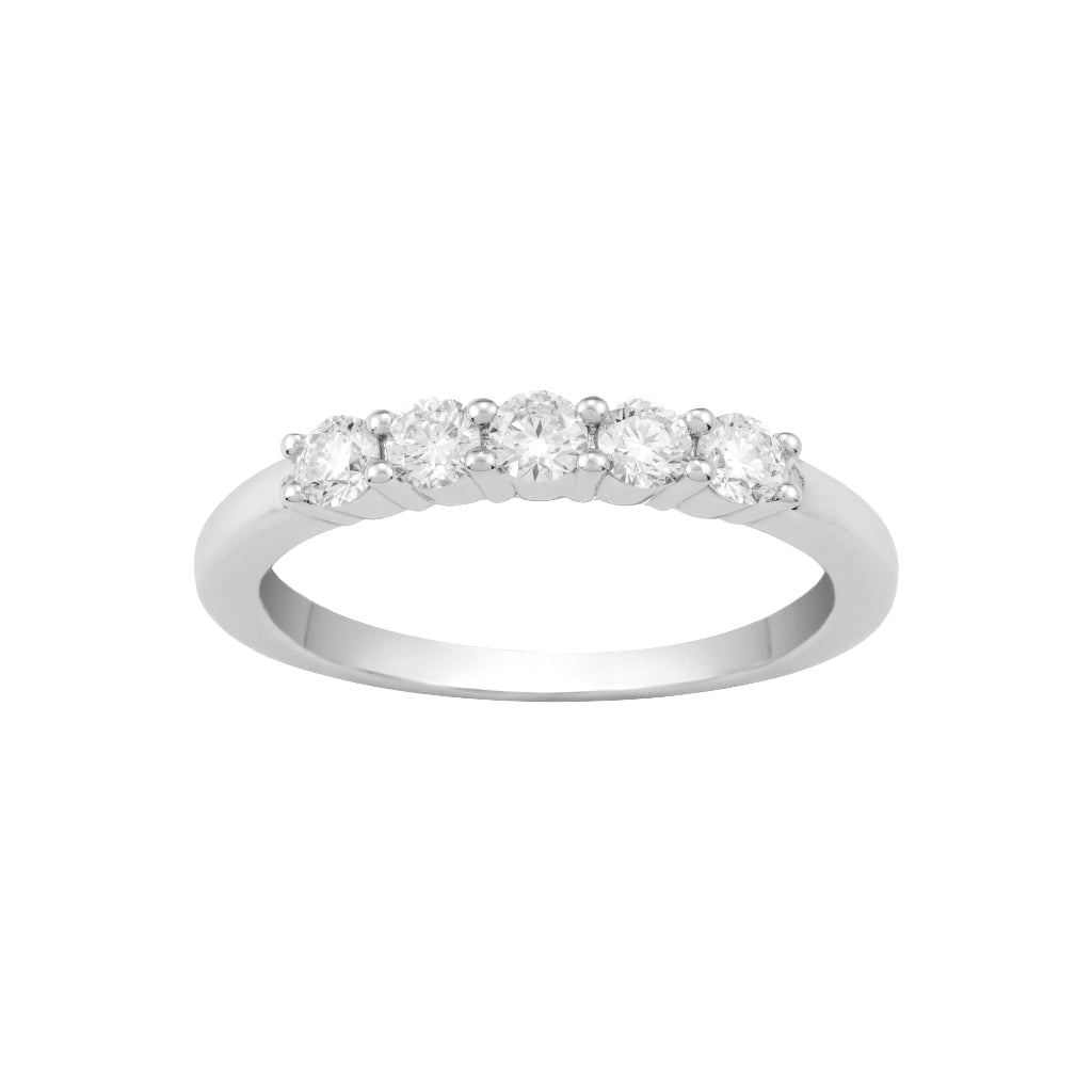 Sortija cinquillo en oro blanco de 18 quilates con 5 diamantes engarzados en garras. Joyería Pamplona.