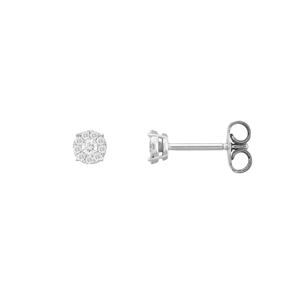 Pendientes en oro blanco de 18 quilates con un diamante central talla brillante y 9 diamantes talla brillante bordeándolo engastado en garras invisibles. Joyería Pamplona.
