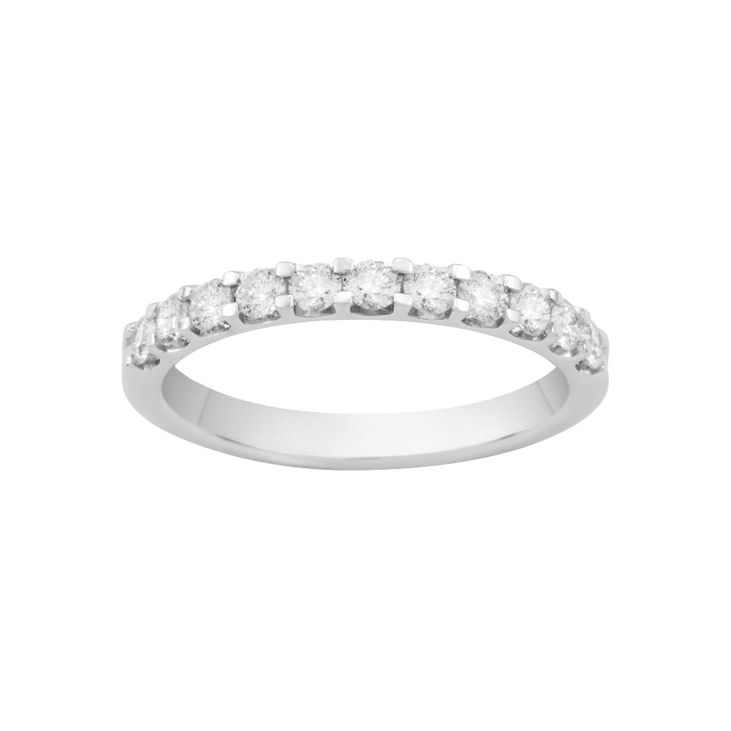 Sortija media alianza en oro blanco de 18 quilates con 11 diamantes engarzados en garras. Joyería Pamplona.