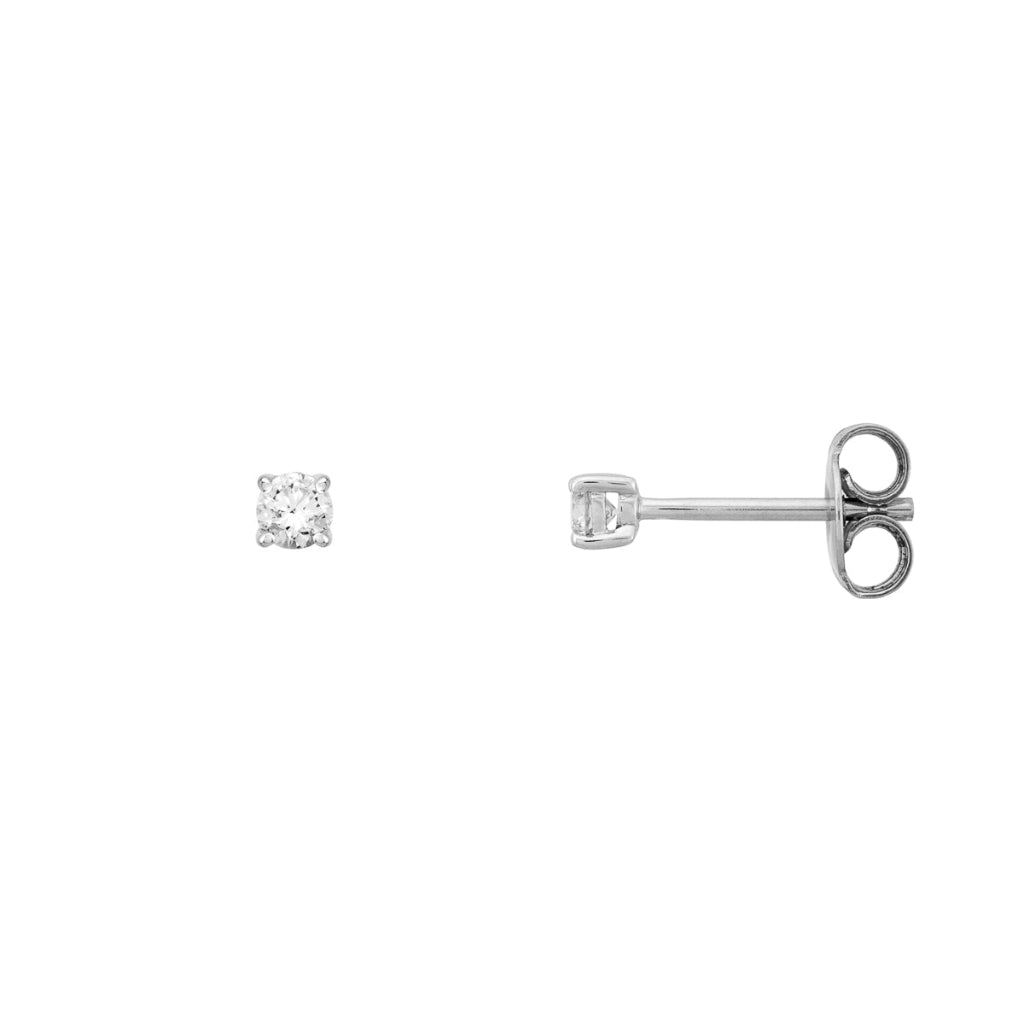 Pendientes en oro blanco de 18 quilates con un solitario de diamante engarzado en cuatro garras redondas. Joyería Pamplona.