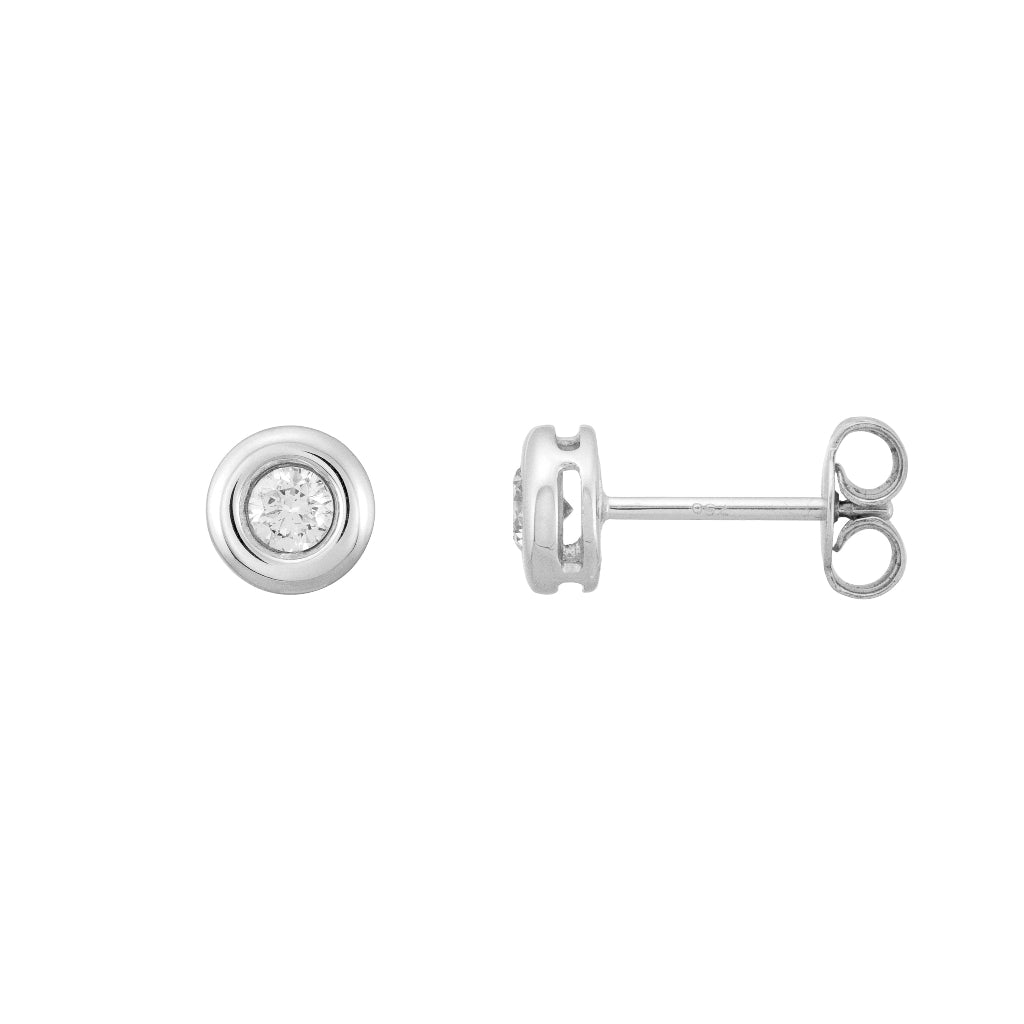 Pendientes en oro blanco de 18 quilates con un solitario de diamante engastado en chatón. Joyería Pamplona.