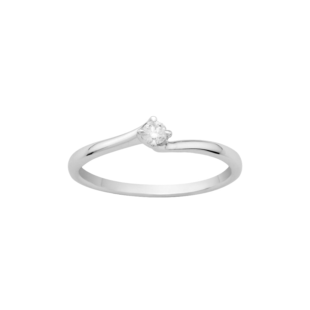 Sortija solitario en oro blanco de 18 quilates con un diamante en garras. Joyería Pamplona.
