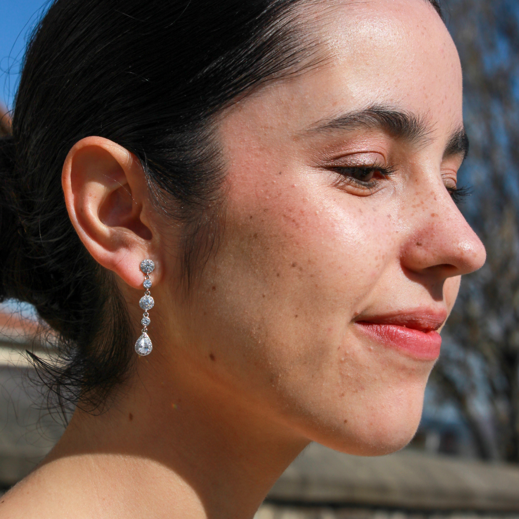 Pendientes de novia realizados en plata . joyeria pamplona