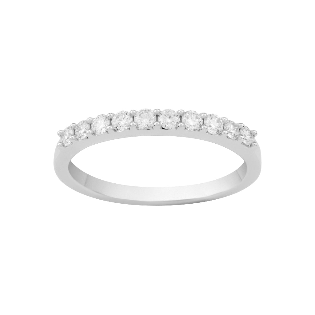 Sortija media alianza en oro blanco de 18 quilates con 10 diamantes engarzados en garras. Joyería Pamplona.