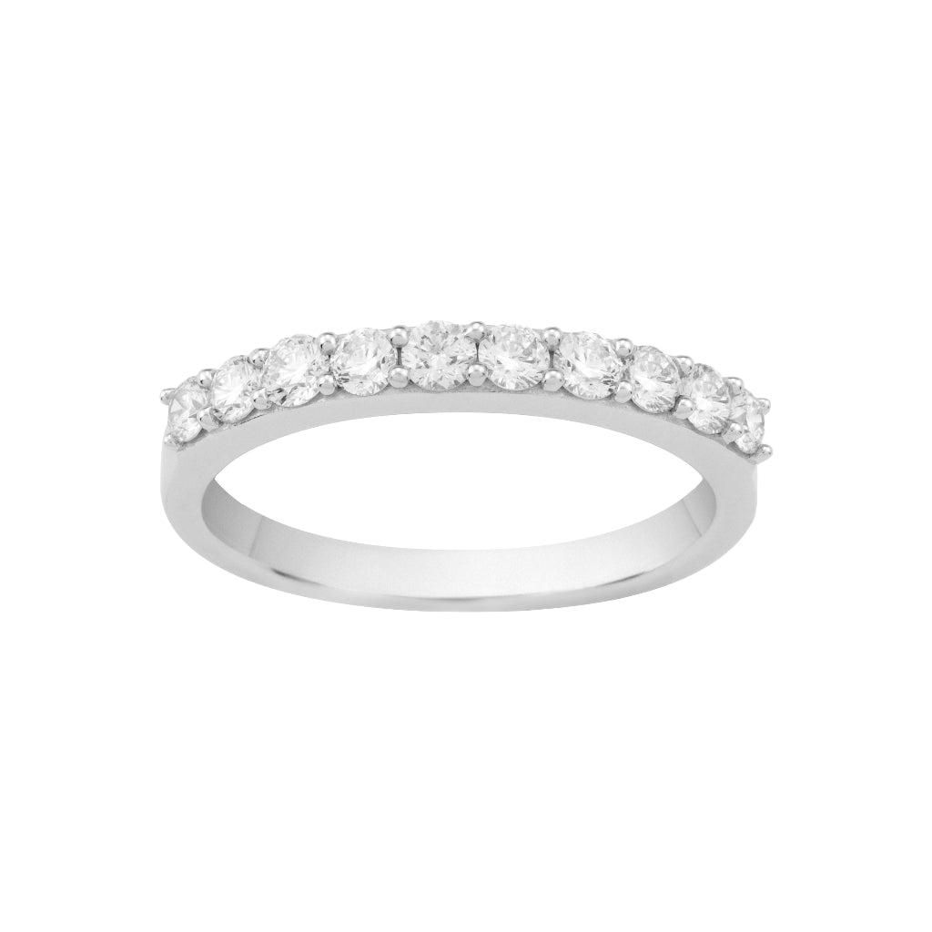 Sortija media alianza en oro blanco de 18 quilates con 10 diamantes engarzados en garras. Joyería Pamplona.