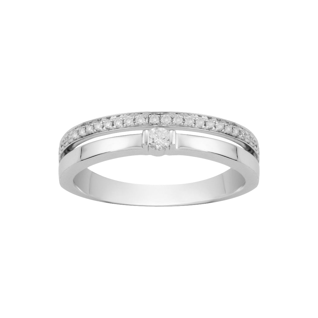 Sortija en oro blanco de 18 quilates con un diamante talla brillante. Joyería 