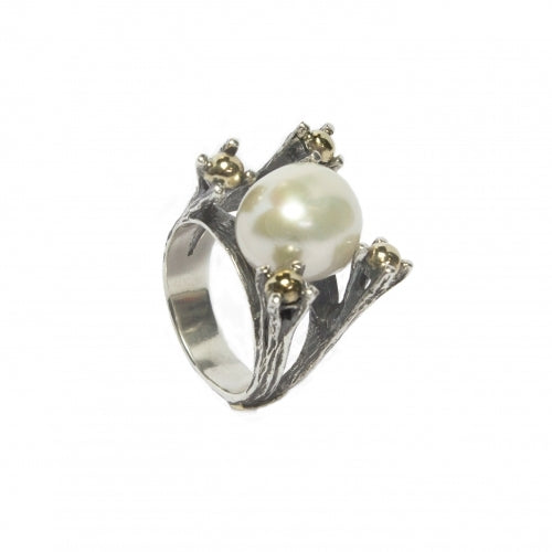 Anillo Gabriela Styliano en plata de ley 925 y oro 9k con perla barroca.