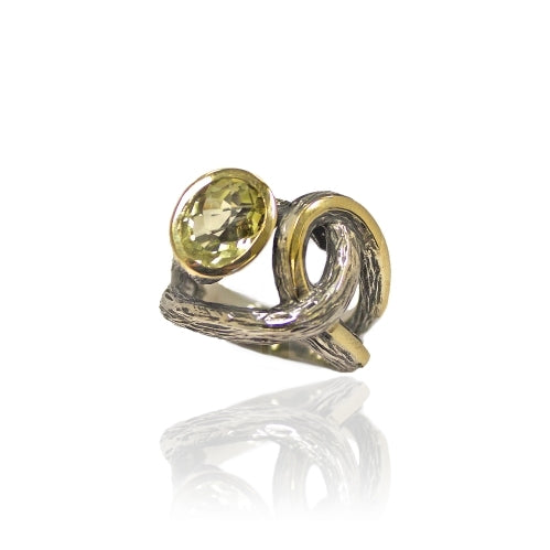 Anillo en plata de ley 925 y oro de 9k con cuarzo dorado