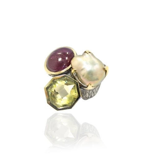 Anillo de plata de primera ley con oro de 9k con Rubi, Perla Nucleada y Cuarzo Dorado