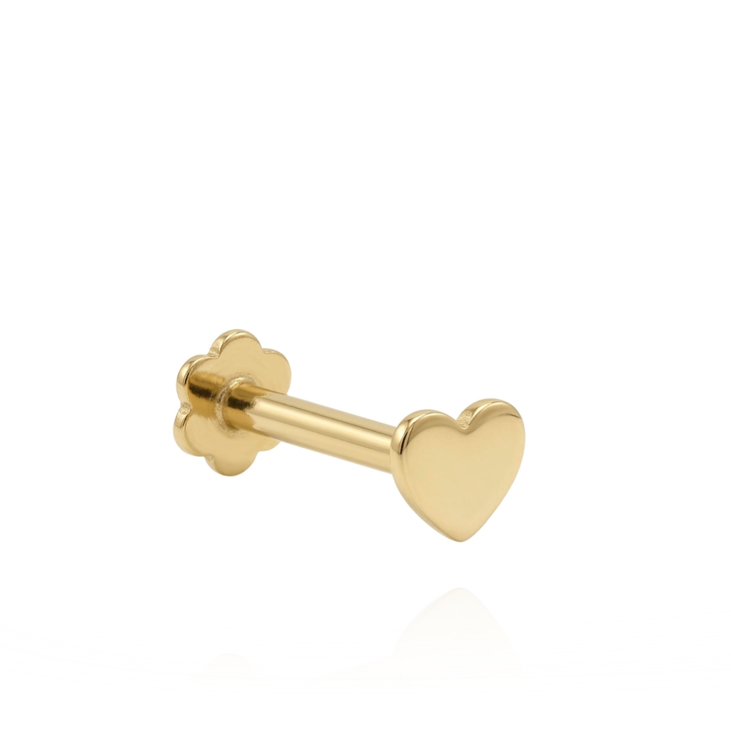 Piercing realizado en oro de 18 quilates.