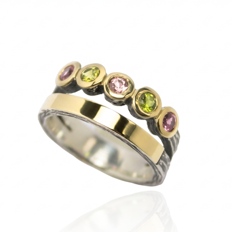 Anillo de plata de ley 925 y oro de 9 k con multi-turmalinas. Colección Gabriela Styliano. Pamplona