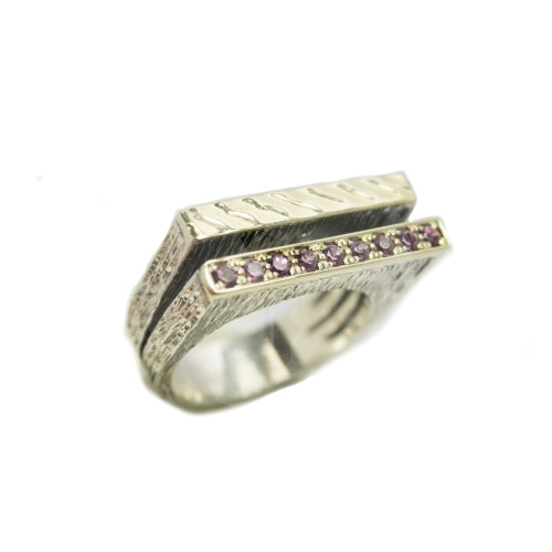 Anillo de plata de ley 925 y oro de 9k con rodolitas. Colección Gabriela Styliano. Joyería Pamplona.