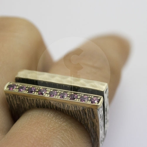 Anillo de plata de ley 925 y oro de 9k con rodolitas. Colección Gabriela Styliano. Joyería Pamplona.