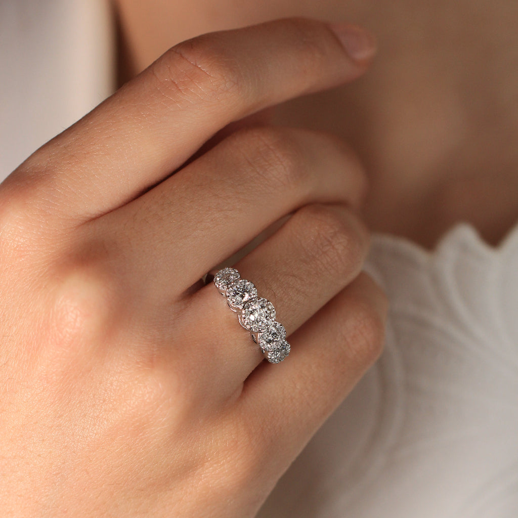 Anillo de oro blanco 18k con diamantes