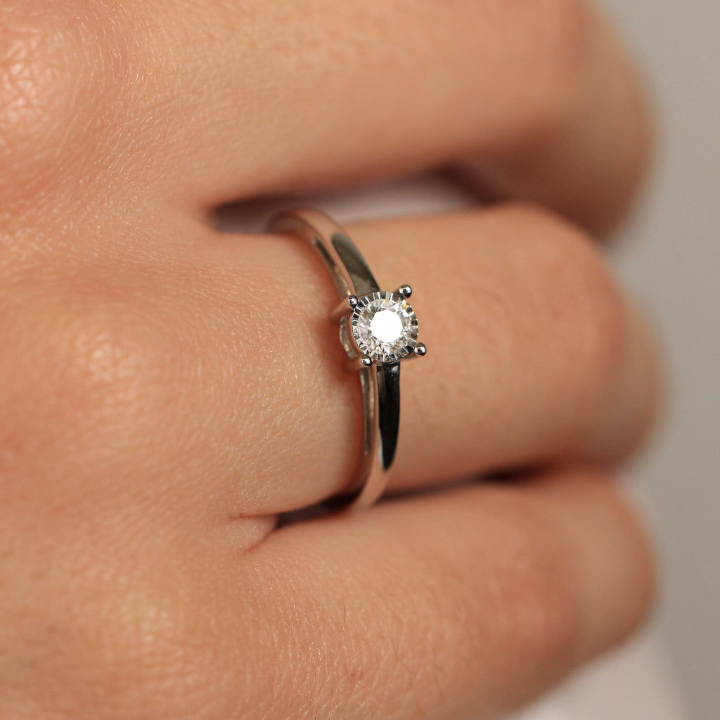 Sortija de compromiso un solitario