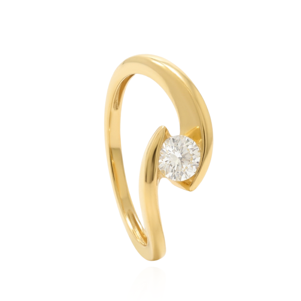 Sortija de oro amarillo de 9 quilates con diamante de laboratorio talla brillante.