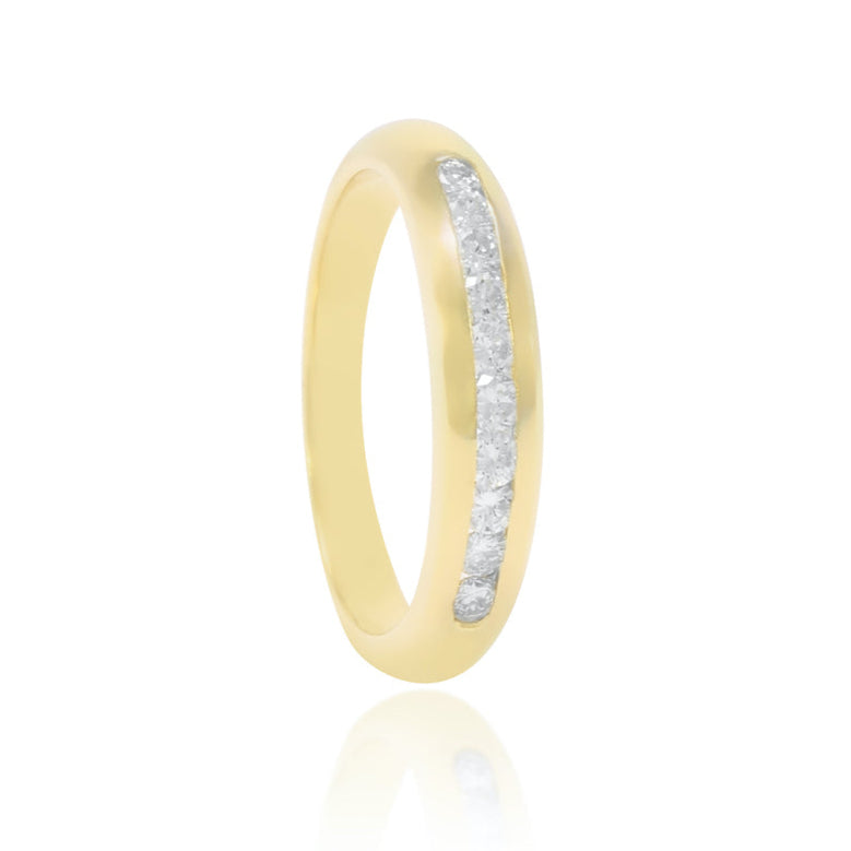 Sortija carril en oro amarillo de 18 quilates con diamantes. BIJOYA Pamplona.