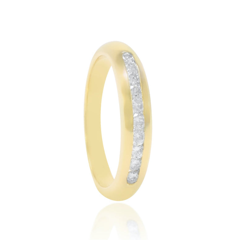 Anillo de oro amarillo y diamantes