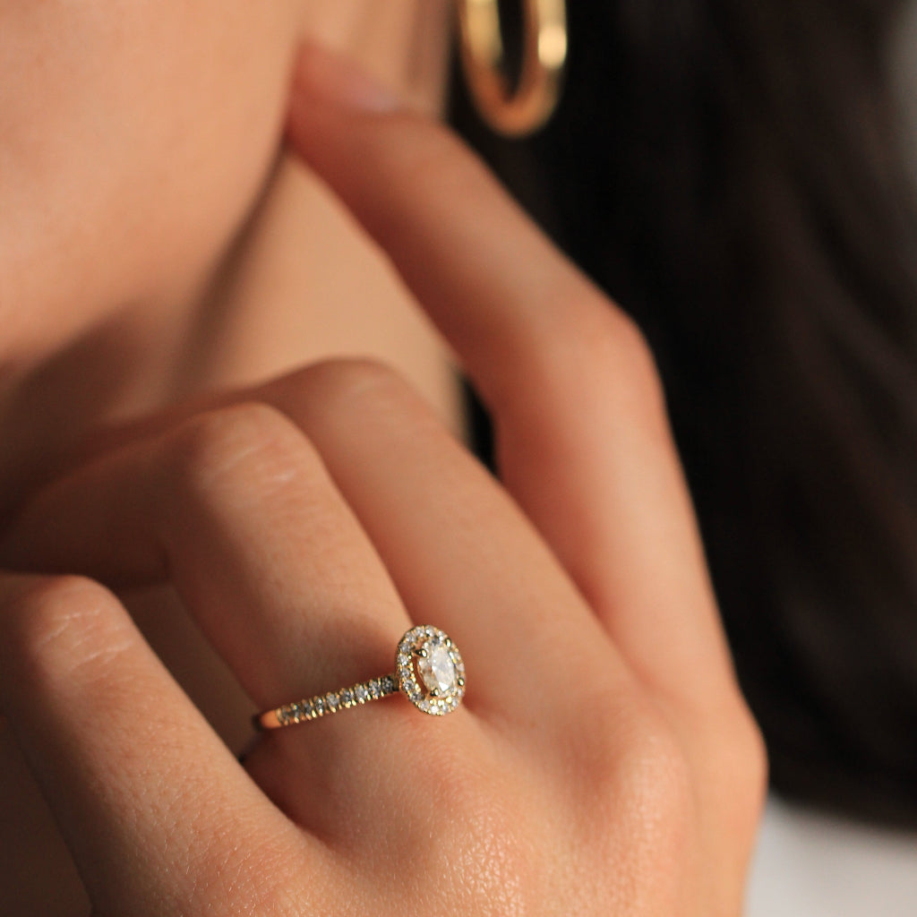 Anillo de compromiso oro amarillo 18k y diamante GIA