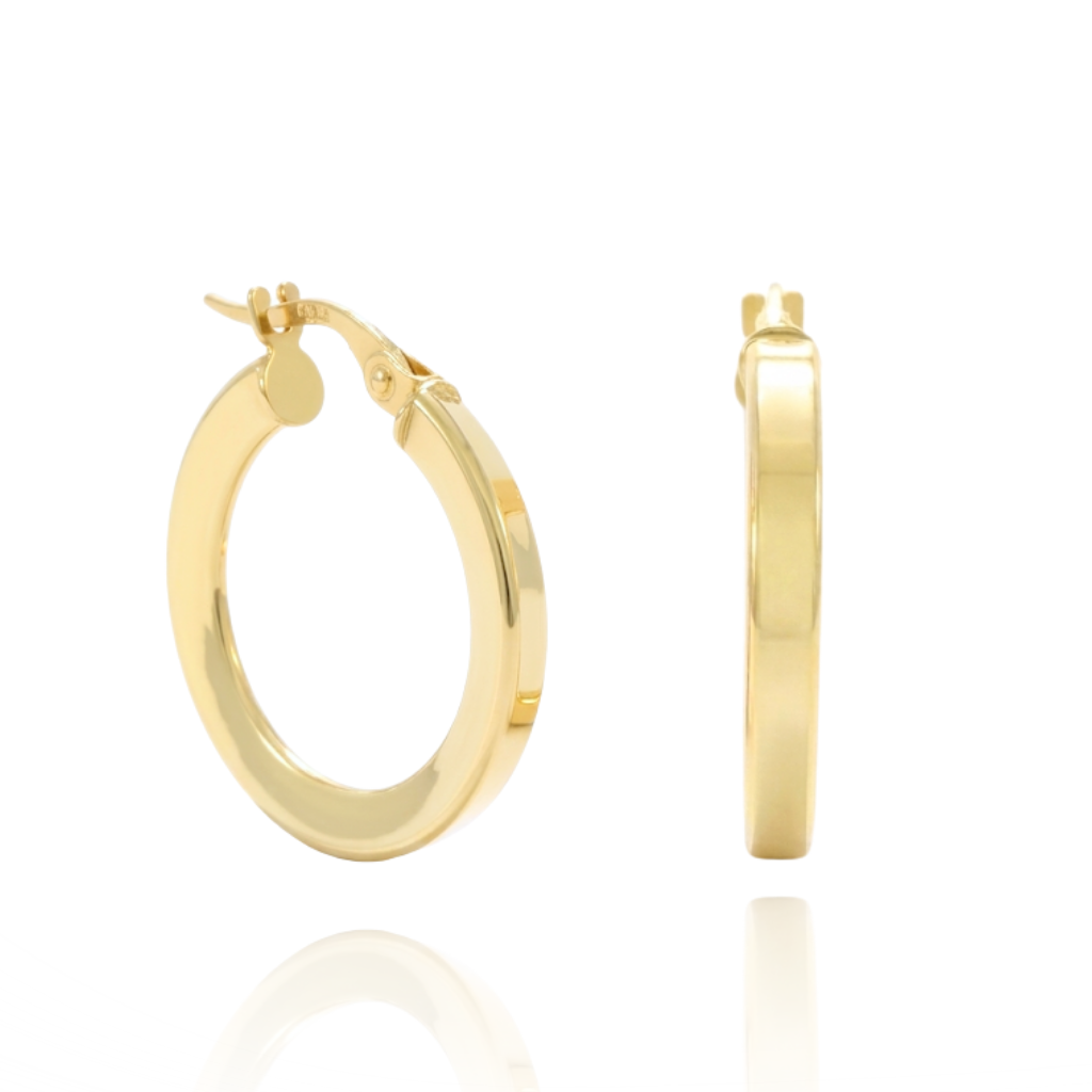 Pendientes de aro realizados en oro amarillo de 18 quilates.