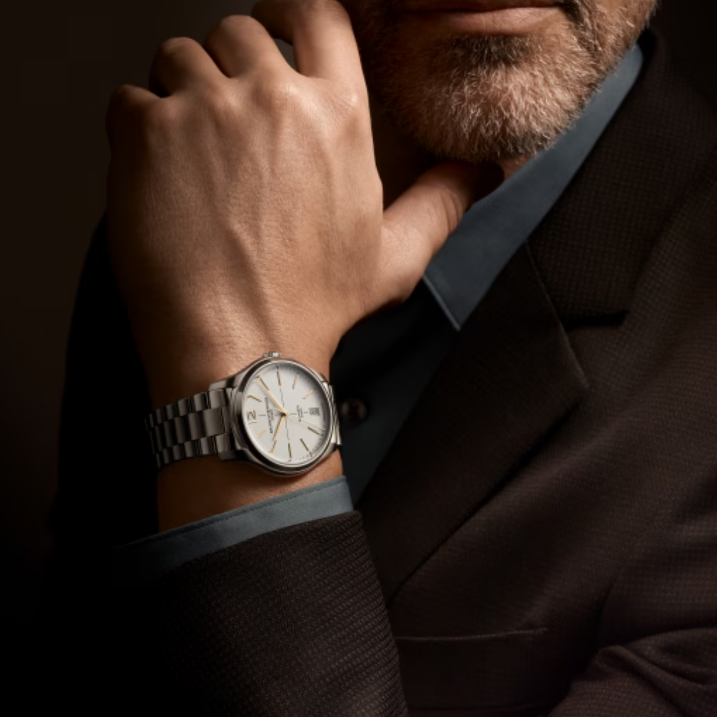 Reloj para hombre Baume & Mercier con brazalete de acero y esfera blanco roto con fecha Swiss Made