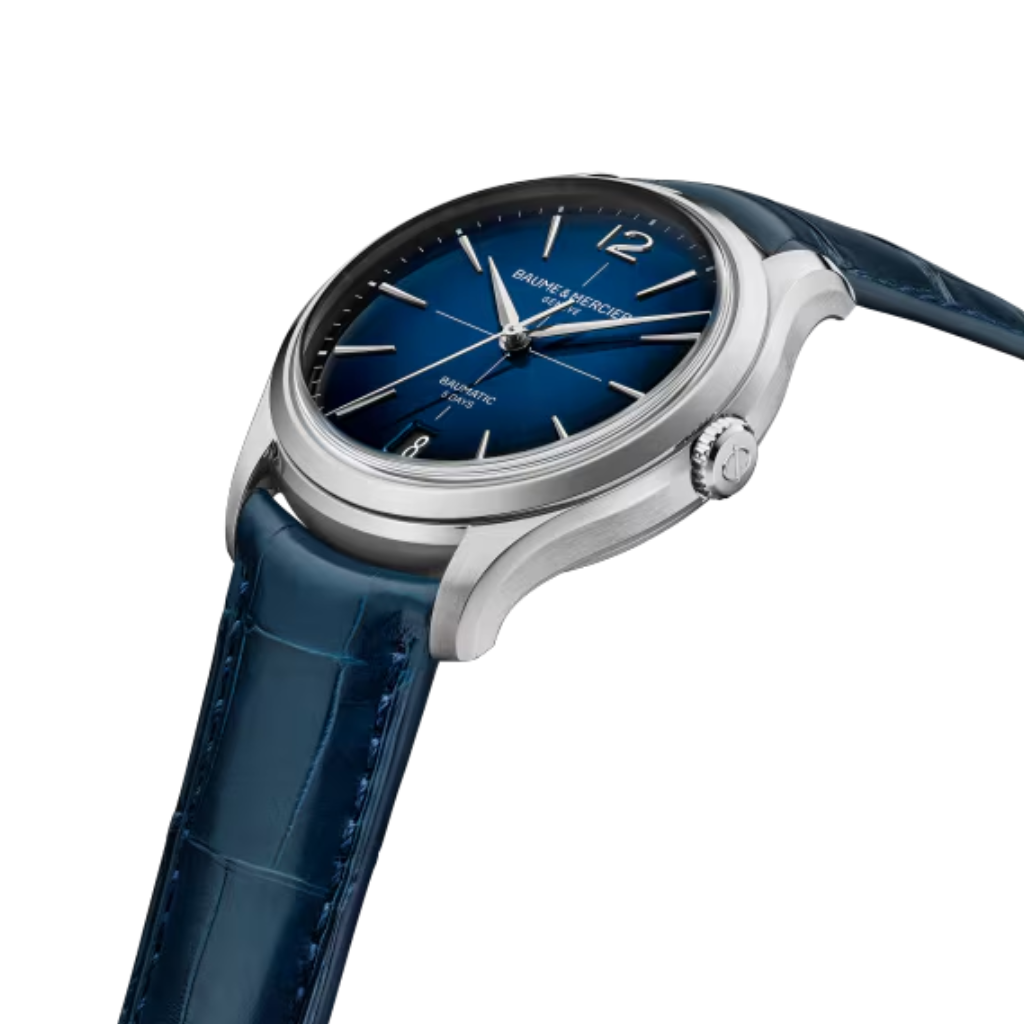 Reloj para hombre Baume & Mercier Clifton Baumatic automático, con caja de acero, esfera azul degradada y correa de piel de aligátor azul. Swiss Made.