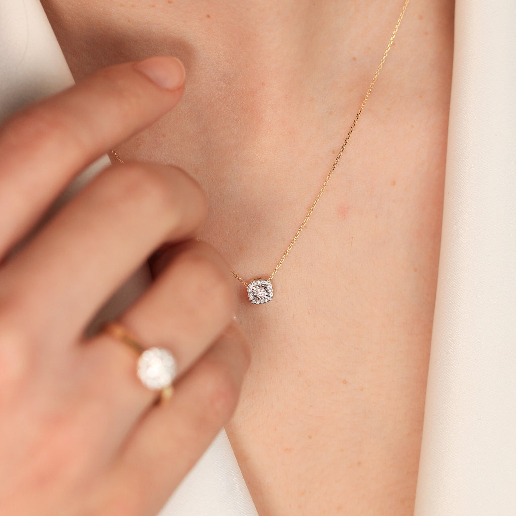 Collar oro blanco con centro de diamantes