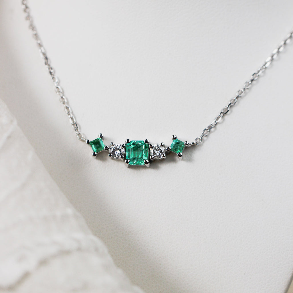 Collar esmeraldas y diamante