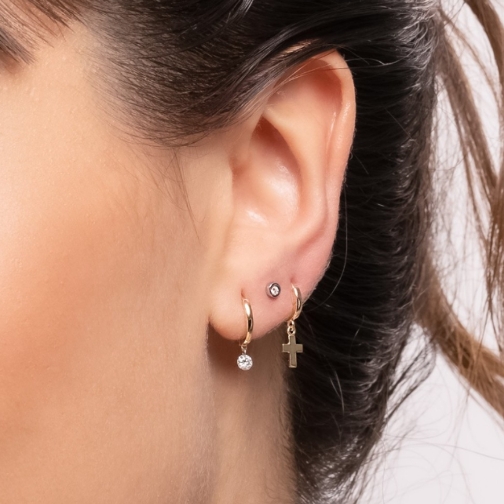 Piercing realizado en oro de 18 quilates.