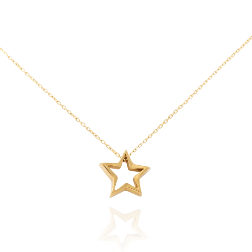 Gargantilla realizada en oro amarillo de 18 quilates con un colgante de estrella calada. El colgante mide 9mm y la cadena mide 44cm.