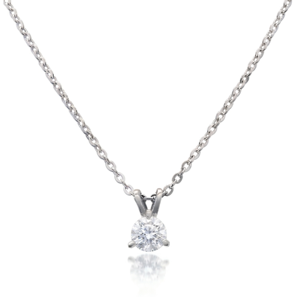 Gargantilla de oro blanco de 9 quilates con diamante de laboratorio de 0,20 ct, talla brillante, engastado en tres garras. Un diseño solitario delicado y atemporal.

