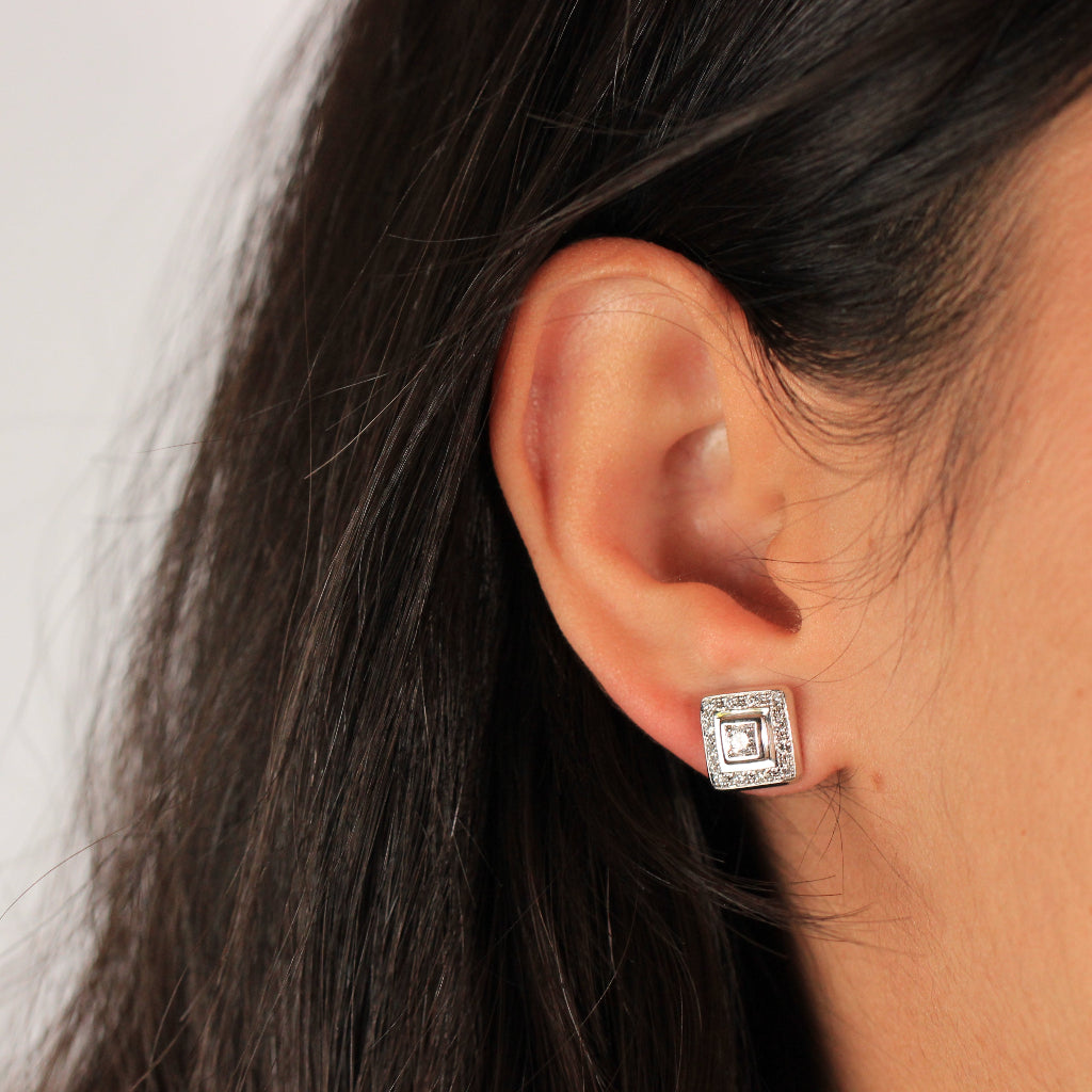 Pendientes realizados en oro blanco de 18 quilates con diamantes talla brillante de 0,39cts. en total.