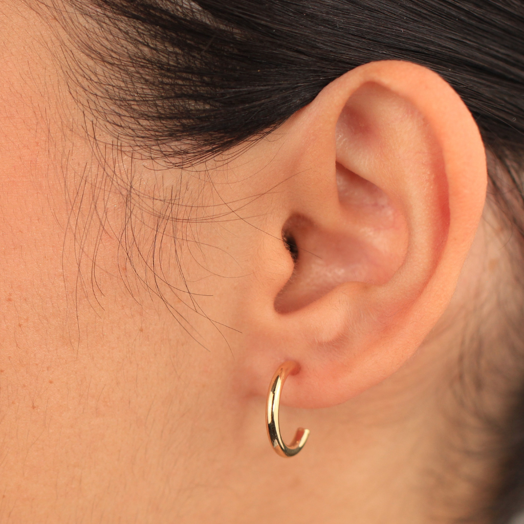 Pendientes realizados en oro de 18k. 
