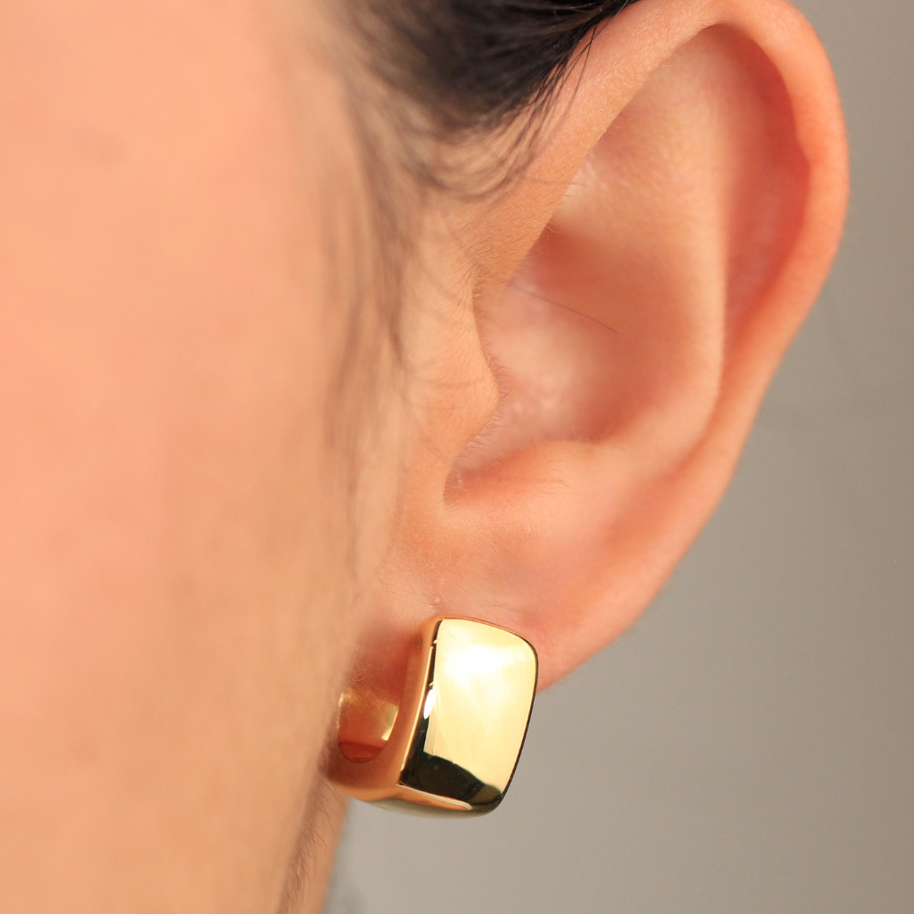 Pendientes de aro de oro amarillo de 18 quilates.