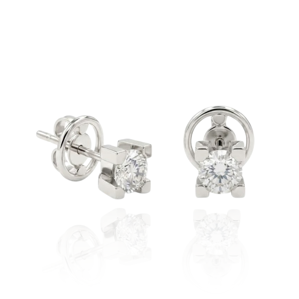 Pendientes realizados en oro blanco de 18 quilates con diamantes talla brillante de 0,73 cts. en total.