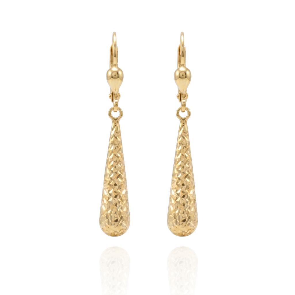Pendientes realizados en oro amarillo de 18 quilates con colgante en forma de lágrima alargada y acabado diamantado.