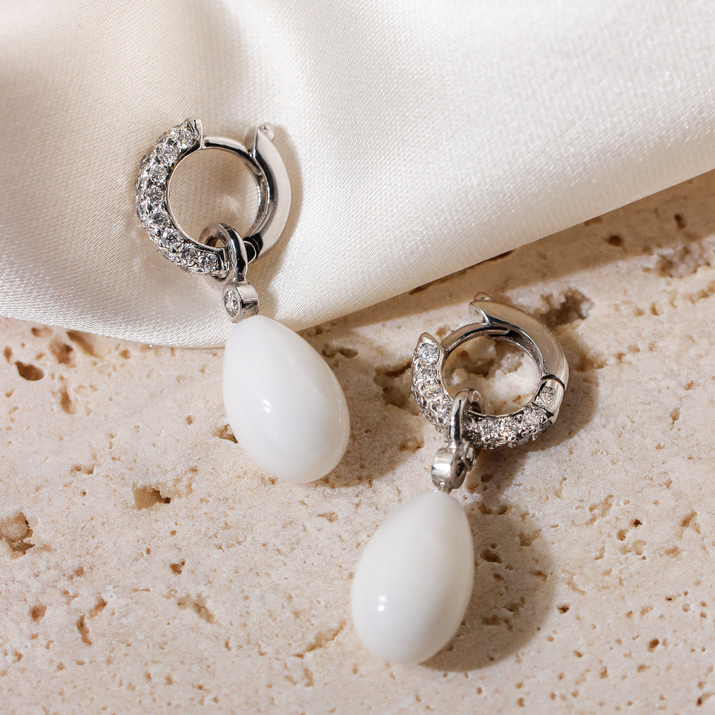 Pendientes de oro blanco 18k con diamantes y coral