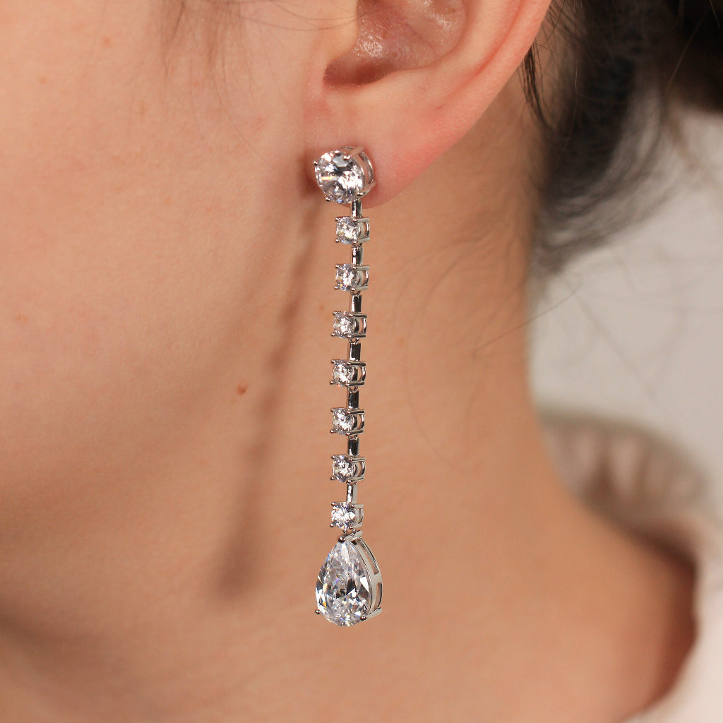 Pendientes de novia elaborados en plata de primera ley con circonitas