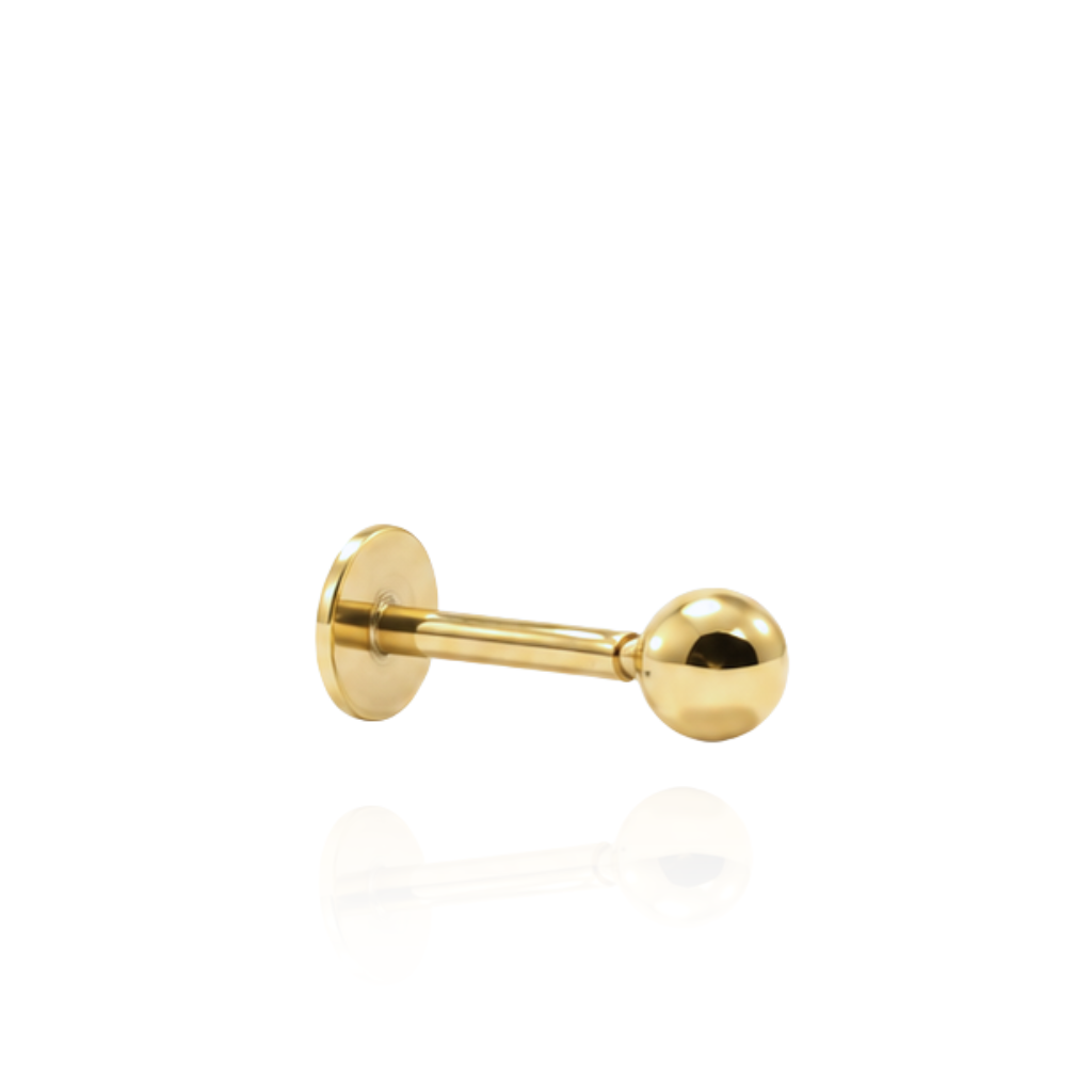 Piercing realizado en oro de 18 quilates. 