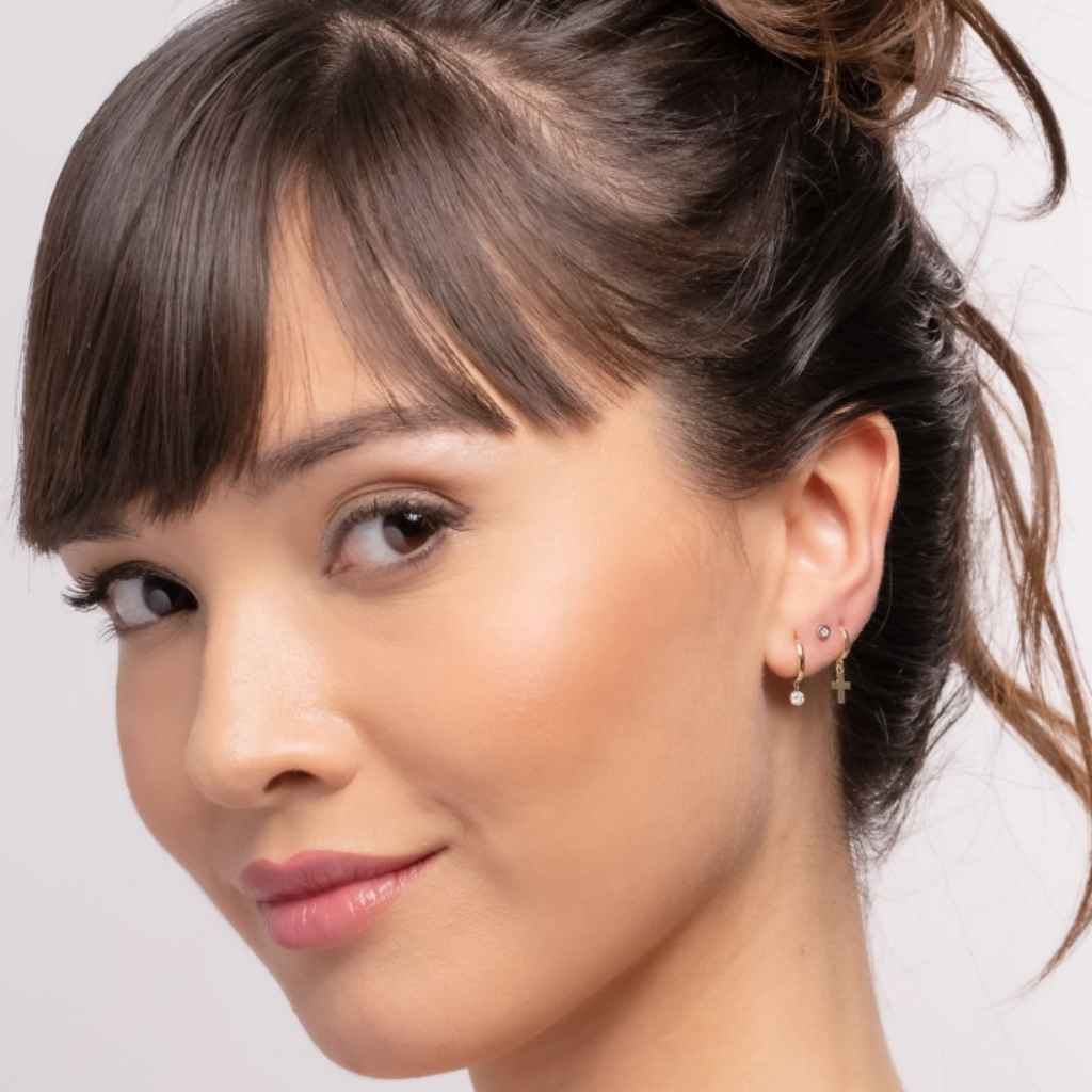 Piercing realizado en oro de 18 quilates.