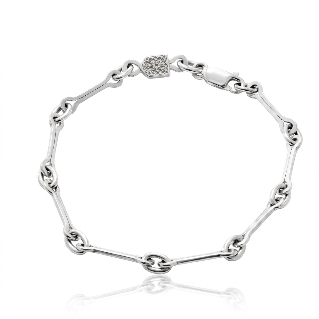 Pulsera de navarra realizada en plata de primera ley (925) con la cadena y el escudo de Navarra.