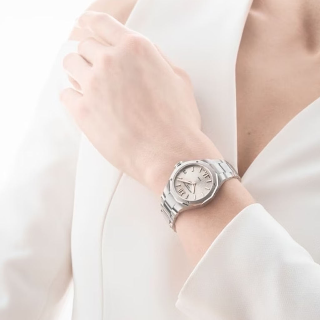 Reloj para mujer Baume &amp; Mercier con brazalete de acero y esfera de nácar blanco engastada con diamantes con fecha Swiss Made